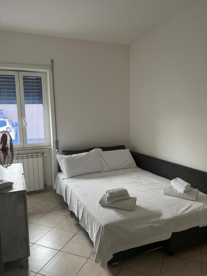 Airport Apartment Alloggio Turistico T&C Fiumicino Exteriör bild